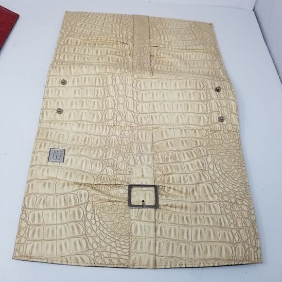 Miche ivory bag cover. Faux Alligator Texture - Picture 6 of 7